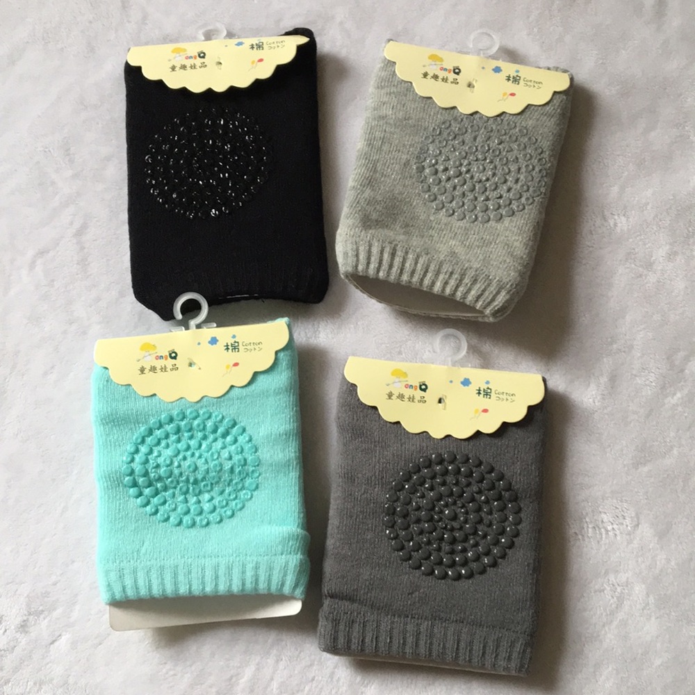 4 nwt knee pads